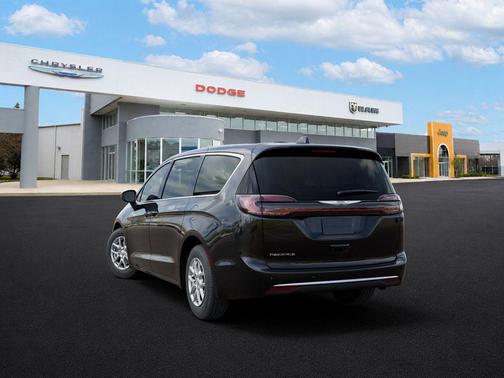 Diamond Black Crystal Pearlcoat 2026 Chrysler Pacifica L