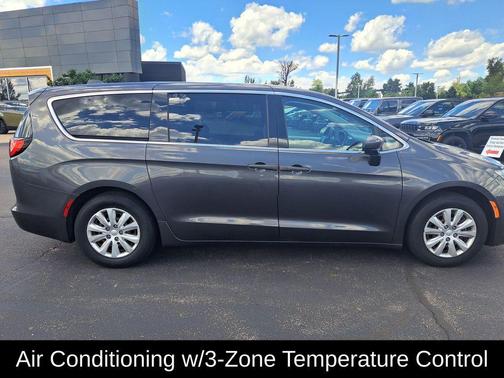 Granite Crystal Metallic Clearcoat 2019 Chrysler Pacifica L
