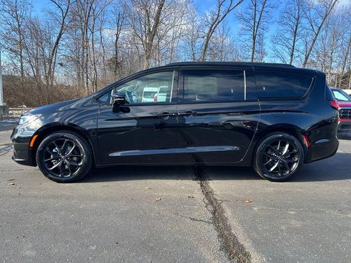 2026 Chrysler Pacifica L