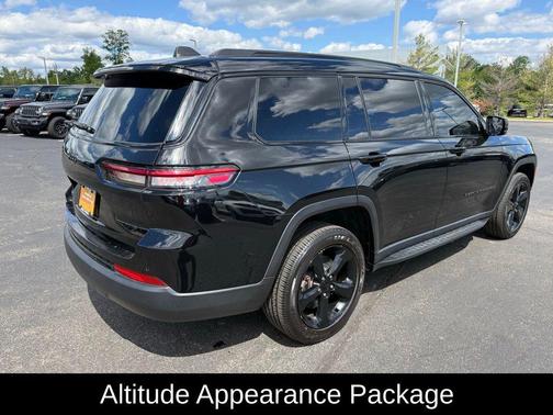 Diamond Black Crystal Pearlcoat 2023 Jeep Grand Cherokee L Altitude