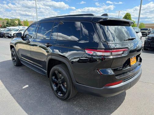 Diamond Black Crystal Pearlcoat 2023 Jeep Grand Cherokee L Altitude