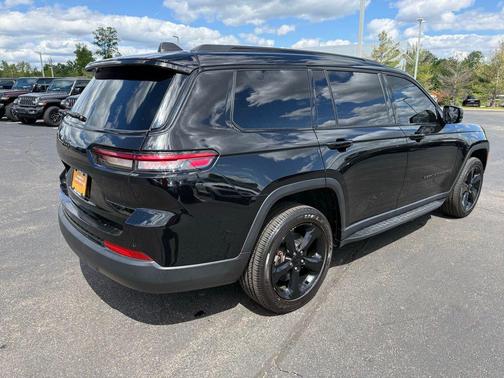 Diamond Black Crystal Pearlcoat 2023 Jeep Grand Cherokee L Altitude