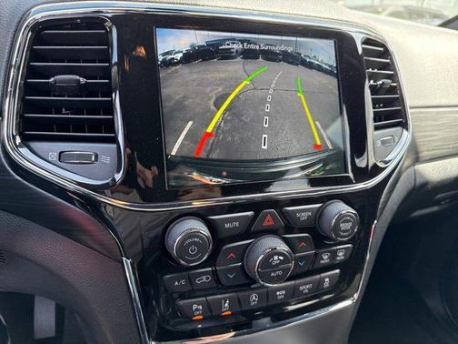 2022 Jeep Grand Cherokee Laredo