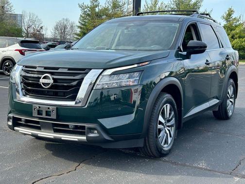 2024 Nissan Pathfinder SL 4WD