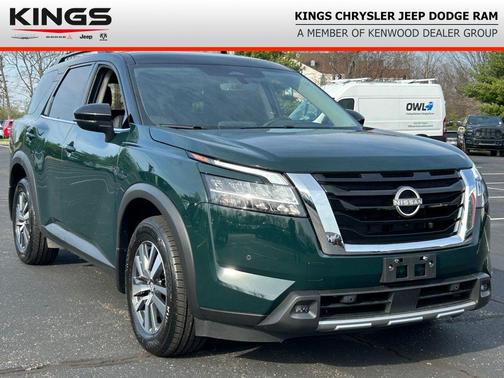 Obsidian Green Pearl/Super Black 2024 Nissan Pathfinder SL 4WD