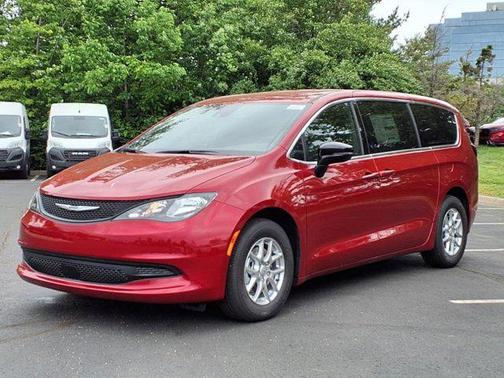 2025 Chrysler Voyager LX