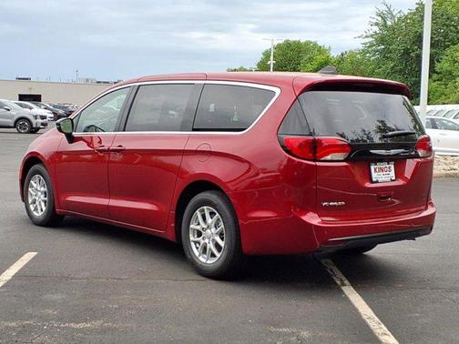 2025 Chrysler Voyager LX