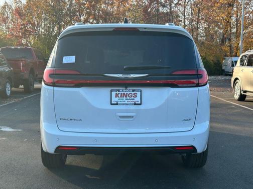 2026 Chrysler Pacifica L