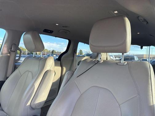 2020 Chrysler Pacifica Touring L