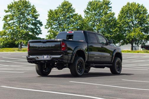 Diamond Black Crystal Pearlcoat 2026 RAM 1500 Big Horn/Lone Star