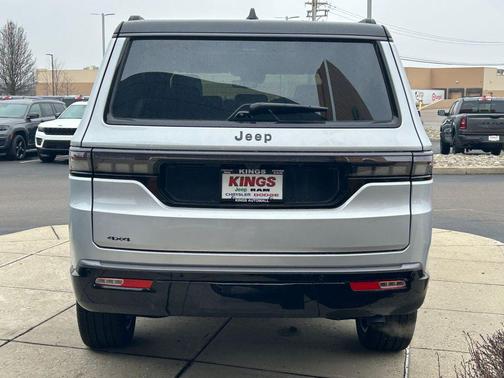 Silver Zynith 2026 Jeep Grand Wagoneer Summit Obsidian 4x4