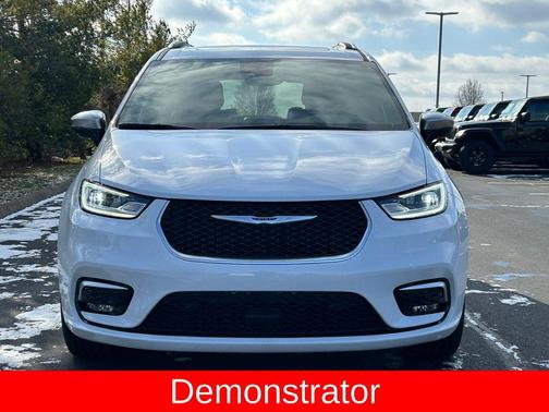 2025 Chrysler Pacifica L