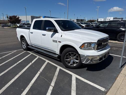 Bright White Clearcoat 2017 RAM 1500 Limited Crew Cab 4x4 5'7' Box