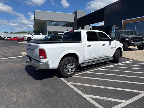 Bright White Clearcoat 2017 RAM 1500 Limited Crew Cab 4x4 5'7' Box