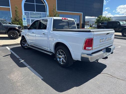 Bright White Clearcoat 2017 RAM 1500 Limited Crew Cab 4x4 5'7' Box