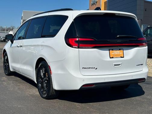 2025 Chrysler Pacifica Limited