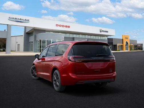Red Hot Pearlcoat 2027 Chrysler Pacifica Select AWD
