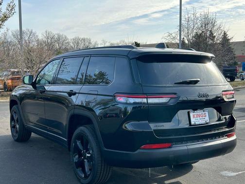 Diamond Black Crystal Pearlcoat 2025 Jeep Grand Cherokee L Altitude