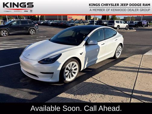 Pearl White Multi-Coat 2022 Tesla Model 3 Long Range