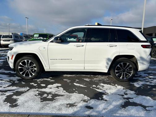 2022 Jeep Grand Cherokee 4xe Overland