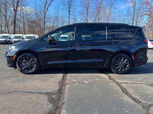 2025 Chrysler Pacifica L