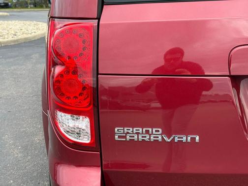 Deep Cherry Red Crystal Pearlcoat 2016 Dodge Grand Caravan AVP/SE
