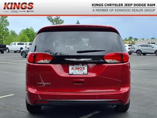 2025 Chrysler Voyager LX