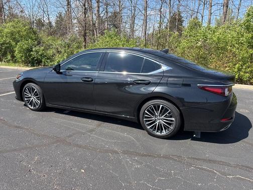 2023 Lexus ES 350 Base