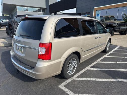 2013 Chrysler Town & Country Touring-L
