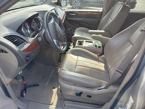 2013 Chrysler Town & Country Touring-L