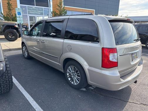 2013 Chrysler Town & Country Touring-L