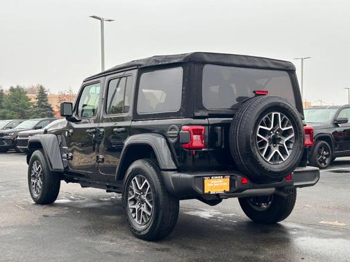 2024 Jeep Wrangler 4-Door Sahara 4x4