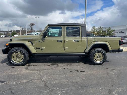2026 Jeep Gladiator Sport