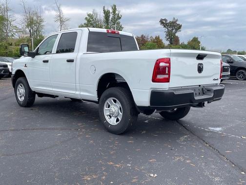2024 RAM 3500 Tradesman Crew Cab 4x4 6'4' Box