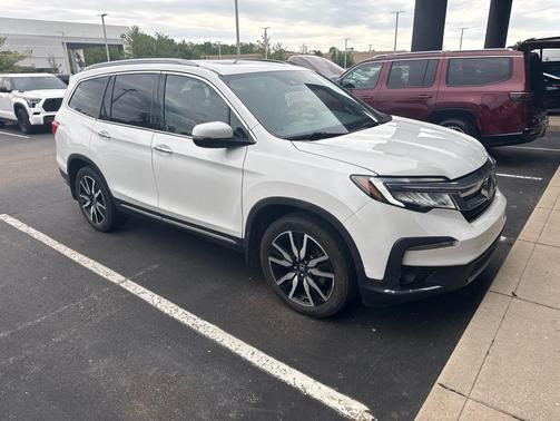 Platinum White Pearl 2022 Honda Pilot Touring 8-Passenger
