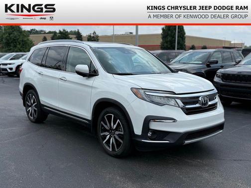 Platinum White Pearl 2022 Honda Pilot Touring 8-Passenger