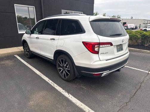 Platinum White Pearl 2022 Honda Pilot Touring 8-Passenger