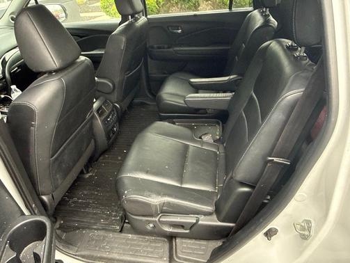 Platinum White Pearl 2022 Honda Pilot Touring 8-Passenger