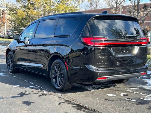 2025 Chrysler Pacifica L