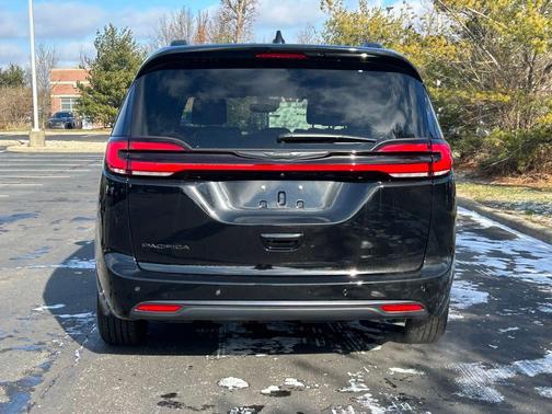 2025 Chrysler Pacifica L