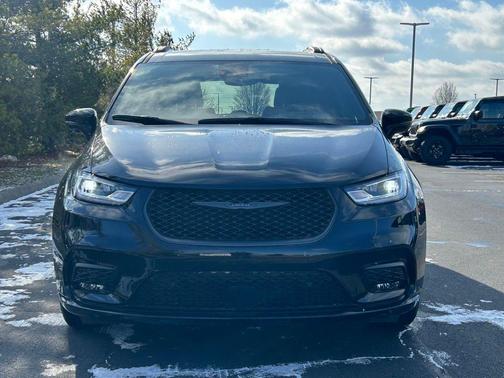 2025 Chrysler Pacifica L