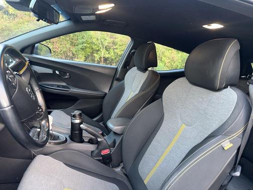 2019 Hyundai Veloster Base