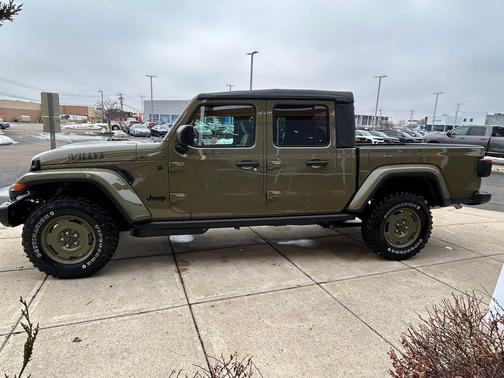 2026 Jeep Gladiator Sport