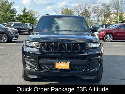 Diamond Black Crystal Pearlcoat 2023 Jeep Grand Cherokee L Altitude