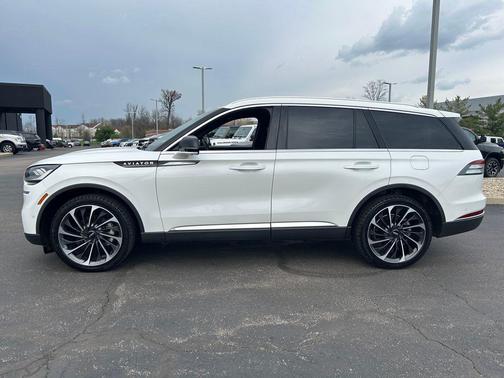 Pristine White Metallic Tri-Coat 2023 Lincoln Aviator Reserve AWD