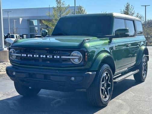 Eruption Green Metallic 2024 Ford Bronco Outer Banks