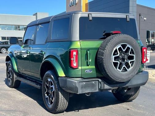Eruption Green Metallic 2024 Ford Bronco Outer Banks