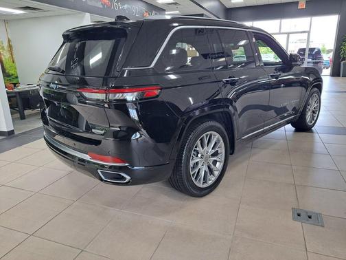 Diamond Black Crystal Pearlcoat 2024 Jeep Grand Cherokee 4xe Summit