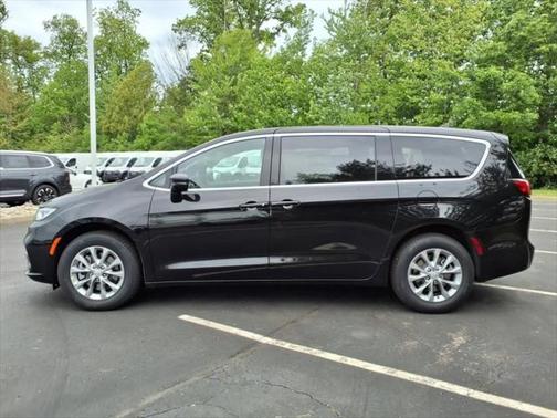 2025 Chrysler Pacifica L