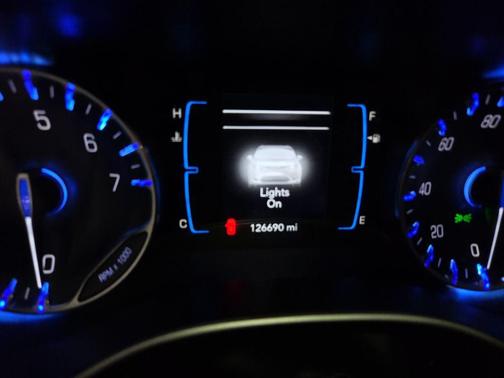 Brilliant Black Crystal Pearlcoat 2017 Chrysler Pacifica Touring-L
